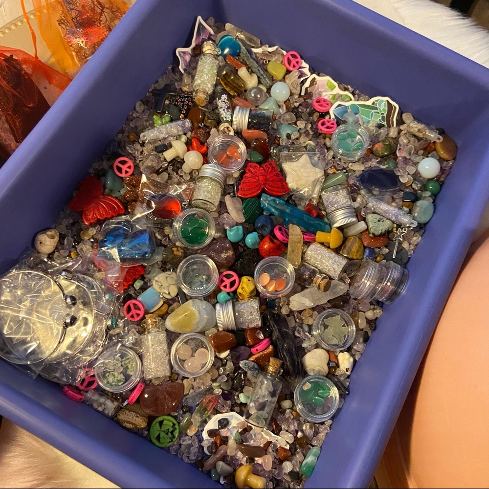 - Lilly’s lucky scoop crystal confetti chips & stones 8-10oz charms , jewelry +